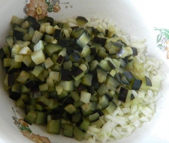 Огуречный салат с маслинами