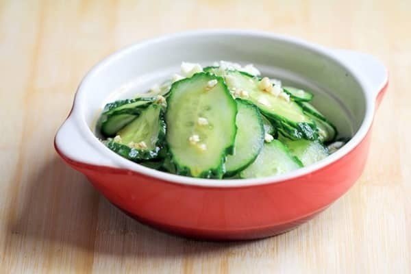 Китайский салат из огурцов с чесноком и кунжутом рецепт